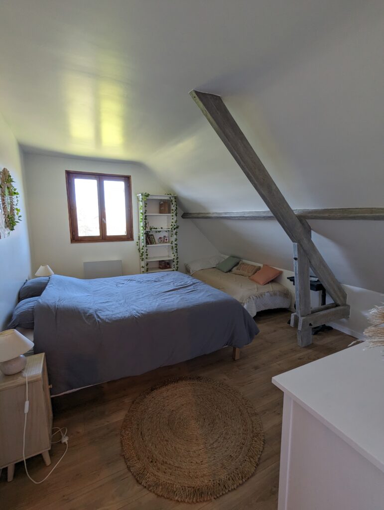 chambre lit double avec vue mer